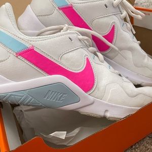 NIKE LEGEND ESSENTIAL 2 pink/blue on white